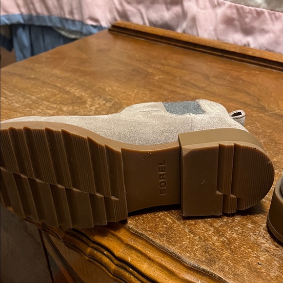 Sorel Women's Tan Suede Ankle Boots - Picture 3 of 3